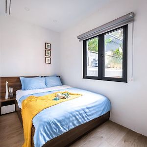 Executive Queen Studio Large Window City or Quiet Street View